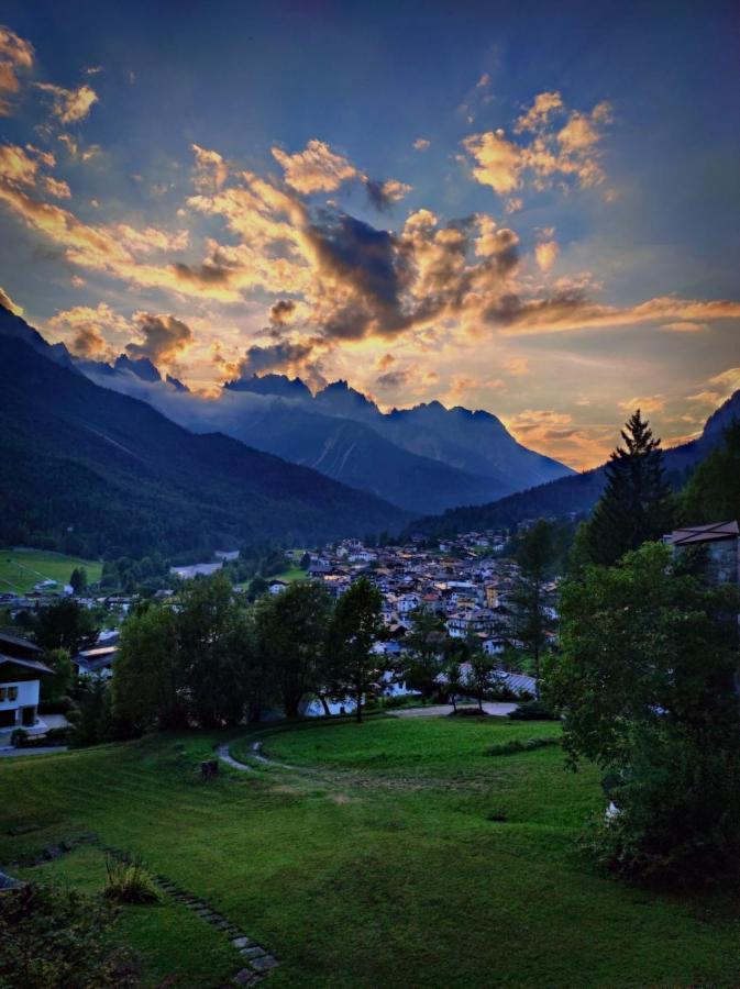 フォルニ・ディ・ソプラVista Mozzafiato Sulle Dolomiti Friulaneアパートメント エクステリア 写真